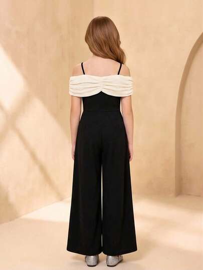 SHEIN جمبسوت قطعة واحدة بطراز أوروبي أمريكي حلو وجريء للربيع والصيف، تتميز بمظهر أنيق وأنيق. مع فتحة الرقبة المستقيمة بدون أكمام، وزخرفة فراشة ثلاثية الأبعاد باللونين الأسود والأبيض، وقطع بنطال واسع الساق عالي الخصر. هذه البذلة ذات الشعور الفاخر هي قطعة م