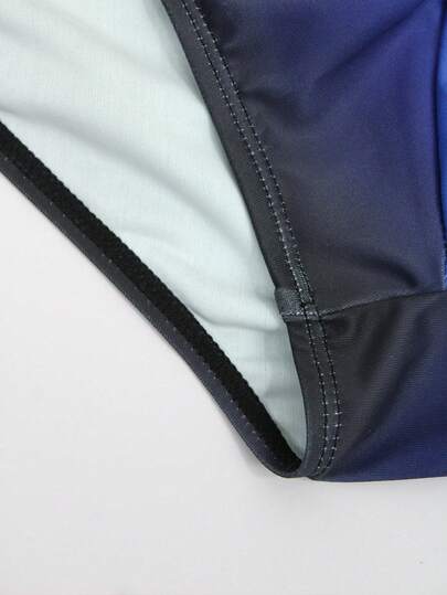 Manfinity Swimmode ملابس السباحة الرجالية المثلثة ذات اللون الأحادي للاستخدام اليومي البسيط، ملابس السباحة الفخرية للرجال، ملابس السباحة الرجالية ذات ألوان قوس ، سراويل السباحة الرجالية