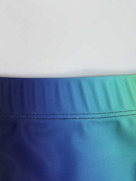 Manfinity Swimmode ملابس السباحة الرجالية المثلثة ذات اللون الأحادي للاستخدام اليومي البسيط، ملابس السباحة الفخرية للرجال، ملابس السباحة الرجالية ذات ألوان قوس ، سراويل السباحة الرجالية