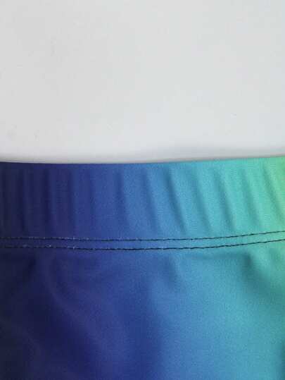 Manfinity Swimmode ملابس السباحة الرجالية المثلثة ذات اللون الأحادي للاستخدام اليومي البسيط، ملابس السباحة الفخرية للرجال، ملابس السباحة الرجالية ذات ألوان قوس ، سراويل السباحة الرجالية