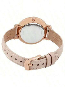Fossil ساعة نسائية ذات إطار وردي ذهبي ثلاثي الأبعاد بعقارب ذات أرقام رومانية أنيقة وقرص من الأم اللؤلؤ، مع سوار جلد وردي أصلي. هدية رائعة للمرأة.