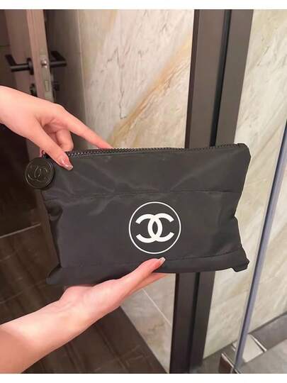 CHANEL حقيبة مكياج قابلة للطي سعة كبيرة - تصميم كلاسيكي مبطن، حقيبة أدوات تجميل مقاومة للماء، هدية سفر فاخرة ضرورية