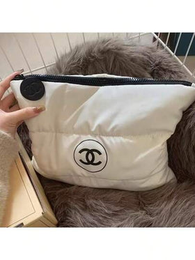 CHANEL حقيبة مكياج قابلة للطي سعة كبيرة - تصميم كلاسيكي مبطن، حقيبة أدوات تجميل مقاومة للماء، مجموعة هدايا سفر فاخرة