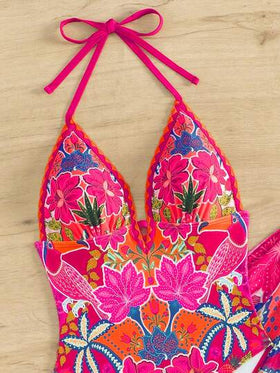 Swim Vcay مجموعة من 2 قطعة، بدلة سباحة بقصة كشكش على الرقبة V العميق، وظهر مكشوف وبطبعات زهور حصرية موديل 2025، مع تنورة ملفوفة طبعات حصرية لإطلالة شاطئية صيفية، للنساء