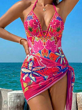 Swim Vcay مجموعة من 2 قطعة، بدلة سباحة بقصة كشكش على الرقبة V العميق، وظهر مكشوف وبطبعات زهور حصرية موديل 2025، مع تنورة ملفوفة طبعات حصرية لإطلالة شاطئية صيفية، للنساء