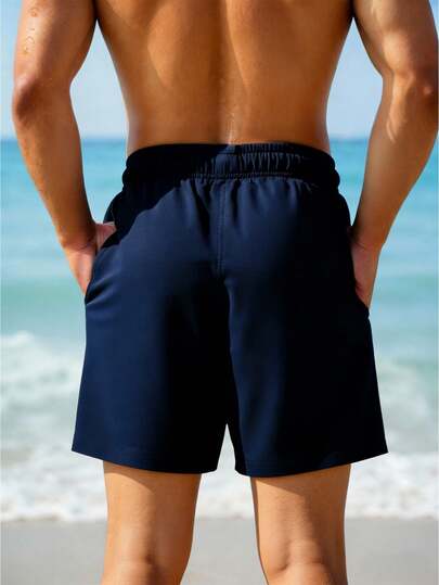 Manfinity Swimmode شورت شاطئ مطبوع بأشجار جوز الهند الاستوائية ذو خصر رباط للرجال في الصيف