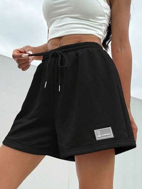 SHEIN EZwear شورت رياضي واسع باللون الوردي وخصر قابل للشد وتفصيل الرقع الصيفي