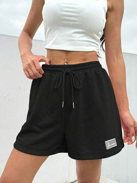 SHEIN EZwear شورت رياضي واسع باللون الوردي وخصر قابل للشد وتفصيل الرقع الصيفي