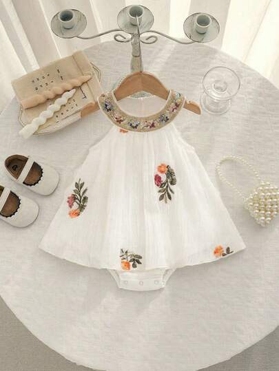 SHEIN رومبير رومبر فضفاضة للأطفال الرضع البنات مزينة بشريط مطرز أنيق وجميل، أبيض عاجي