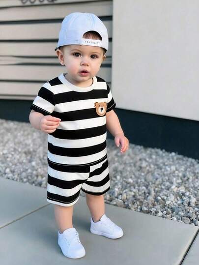 Vintaside Kids طقم تيشيرت أكمام قصيرة بياقة دائرية وشورت بخصر مطاطي للأطفال الرضع والصغار، مصنوع من قماش مريح، بتصميم أسود وأبيض مخطط، مناسب للصيف، قطعتان