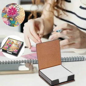 1 قطعة فن الماس DIY بنمط قطة صغيرة، لوحة فسيفساء ماس غير متماثلة على علبة لوح ملاحظات جلد اصطناعي أسود لاصق ذاتيًا مع 160 ورقة، مثالي للمنزل والمكتب والمدرسة والحرف اليدوية والقرطاسية الجميلة وهدايا المناسبات