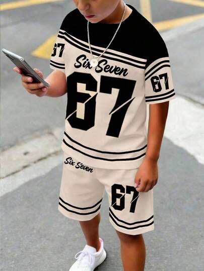 SHEIN Coolqubz مجموعة قميص وشورت كاجوال للأولاد بتصميم عصري وشخصي، بطباعة أرقام 67 وخطوط باللونين الأسود والبيج، قطعتان مريحة للارتداء اليومي مناسبة للربيع والصيف والخريف