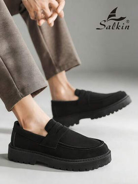 Salkin أحذية لوفر رجالية مصممة بشكل بسيط، أحذية كاجوال سهلة الارتداء، ذات نعل سميك، من الجلد المخمل في موحد اللون ناعمة. رفاهية ميسورة التكلفة للحياة المعاصرة. أحذية رسمية مريحة ذات أصابع مستديرة، أنيقة وأنيقة للرجال في الأعمال مع نعل مطاطي للمشي اليومي،