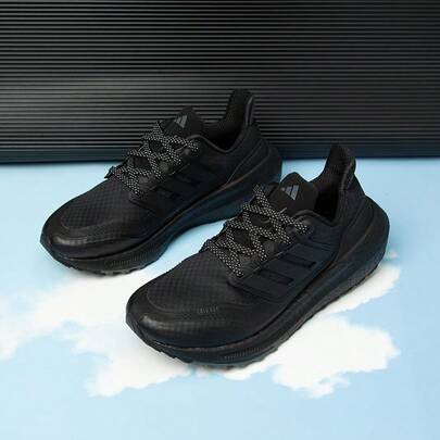 حذاء رياضي رجالي من أديداس طراز ULTRABOOST LIGHT C.RDY، مبطن وخفيف الوزن وجيد التهوية، حذاء جري HP6414