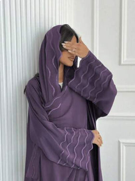 عباية نسائية مخططة مطرزة مع وشاح رأس