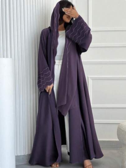 عباية نسائية مخططة مطرزة مع وشاح رأس