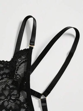 SHEIN سلسلة مزينة للسيدات ملابس داخلية بفتحات مفرغة للخروج