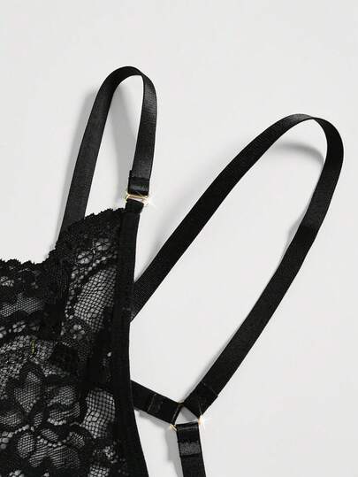SHEIN سلسلة مزينة للسيدات ملابس داخلية بفتحات مفرغة للخروج
