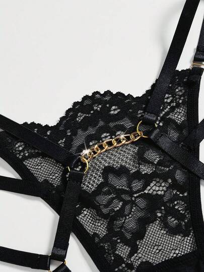 SHEIN سلسلة مزينة للسيدات ملابس داخلية بفتحات مفرغة للخروج