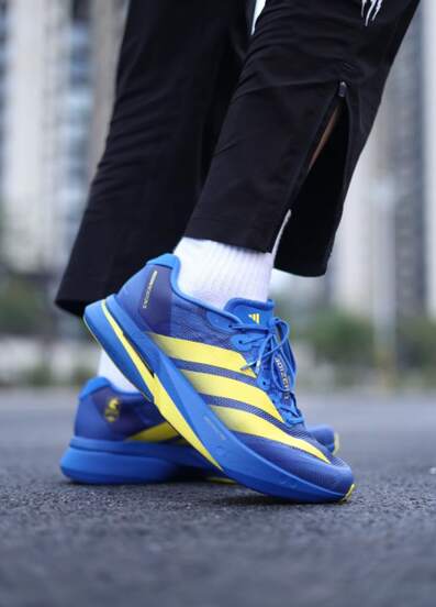 Adidas حذاء أديداس أديزيرو بوسطن 13 الرياضي المريح والمتعدد الاستخدامات للرجال، لون أزرق