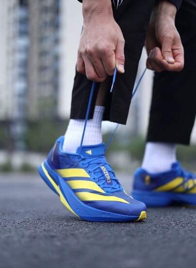Adidas حذاء أديداس أديزيرو بوسطن 13 الرياضي المريح والمتعدد الاستخدامات للرجال، لون أزرق