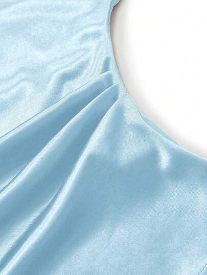 SHEIN Franclia مجموعة من قطعتين للنساء تتكون من تي شيرت وتنورة بلون واحد متناسق، تأتي مع حزام، مناسبة للربيع والخريف