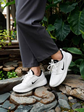 Nike حذاء نايكي إي-سيريز إيه دي مريح للاستخدام اليومي، منخفض الرقبة، مناسب للرجال، أبيض/أسود