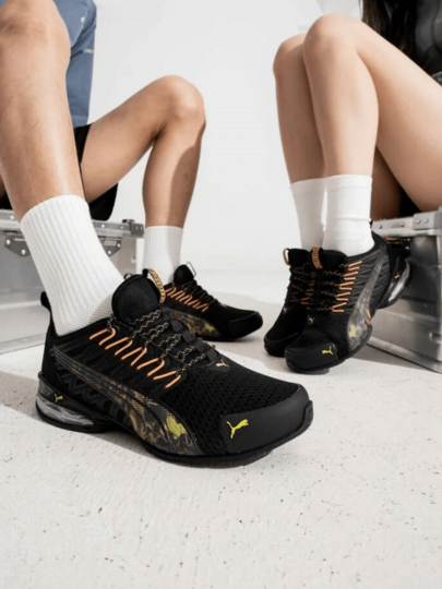 Puma أحذية بوما فولتايك إيفو الرياضية الكاجوال المريحة والمنفذة للهواء، مصنوعة من قماش وجلد اصطناعي، قصيرة الكاحل، مناسبة للجنسين، باللونين الأسود والبرتقالي