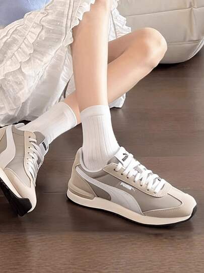 Puma بوما R78 أحذية رياضية كاجوال منخفضة الكعب من النايلون والجلد الاصطناعي، رمادي وأبيض