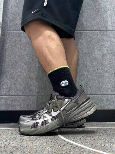 Nike أحذية نايك V2K الرياضية المريحة والمتعددة الاستخدامات ذات الرقبة المنخفضة للرجال للتنقل والتجول في المدينة