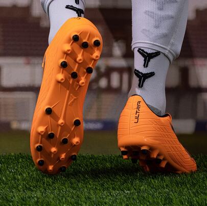 حذاء كرة قدم PUMA ULTRA 6 مريح ومتعدد الاستخدامات، للجنسين، برتقالي وأسود