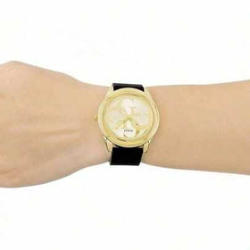Guess ساعة يومية وهدية حفلة بسوار سيليكون أسود مع شعار مجدول ذهبي من ليدي جي W0911L3