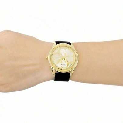 Guess ساعة يومية وهدية حفلة بسوار سيليكون أسود مع شعار مجدول ذهبي من ليدي جي W0911L3