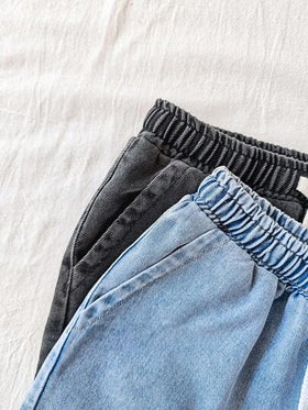 SHEIN قطعتان من شورتات الجينز الفضفاضة بتصميم كاجوال وعتيق وأنيق بلون أزرق وأسود للأولاد المراهقين، مجموعة مكونة من قطعتين للملابس اليومية للأولاد المراهقين وملابس الربيع والصيف وملابس الحفلات والملابس الشارعية