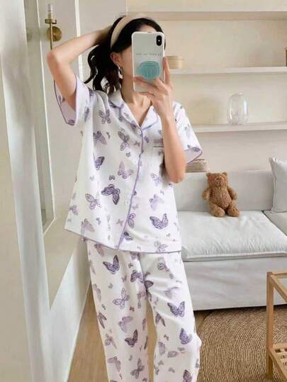SHEIN مجموعة قطعتين من ملابس النوم الكاجوال المكونة من سروال مطبوع بفراشات وبلوزة أكمام قصيرة فضفاضة لفتيات المراهقات، من قماش ناعم الملمس باللون البنفسجي