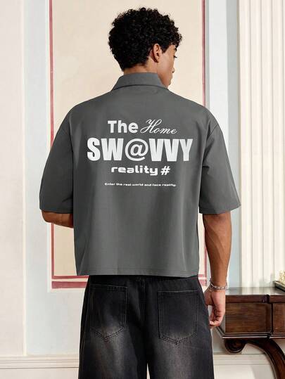 SWAVVY قميص رجالي قصير الأكمام بياقة منقلبة مطبوع عليه رمز حرفي، أنيق وعملي للارتداء اليومي