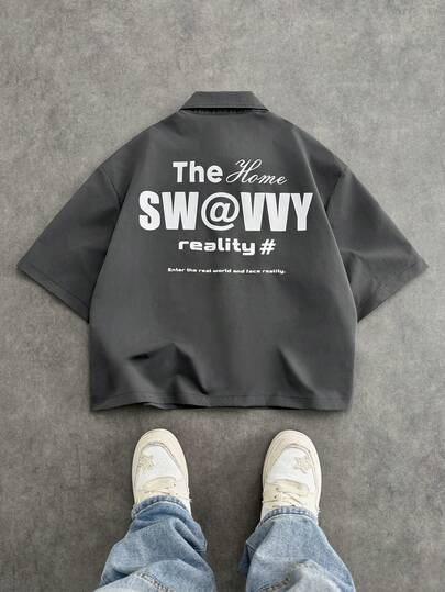 SWAVVY قميص رجالي قصير الأكمام بياقة منقلبة مطبوع عليه رمز حرفي، أنيق وعملي للارتداء اليومي