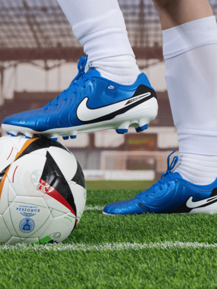 حذاء كرة القدم Nike Tiempo Legend 10 للرجال خفيف الوزن ومريح وعالي الأداء™ باللون الأزرق (عشب صناعي/طبيعي)