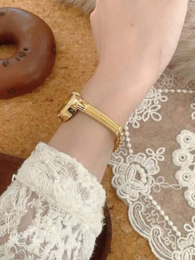 ساعة نسائية كوارتز مربعة فرنسية عصرية مخصصة، قرص بسيط، سوار من السبائك، مناسبة للارتداء اليومي وهدايا العطلات