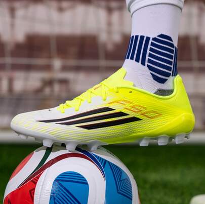 Adidas حذاء كرة قدم أديداس F50 League 2G/3G للعشب الصناعي، مريح ومناسب للجنسين، باللون الأصفر الفلوري والأسود