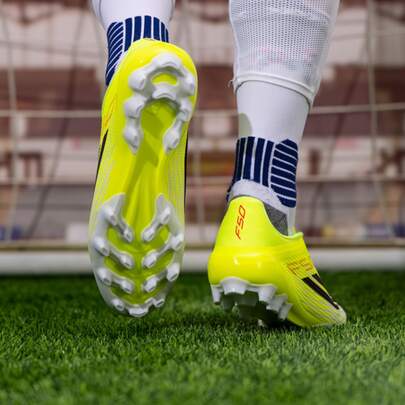 Adidas حذاء كرة قدم أديداس F50 League 2G/3G للعشب الصناعي، مريح ومناسب للجنسين، باللون الأصفر الفلوري والأسود
