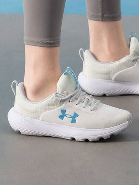 Under Armour حذاء رياضي نسائي خفيف الوزن للجري، بتقنية Charged Revitalize، وجزء علوي محبوك، مناسب للتنقلات اليومية، 3026683-302