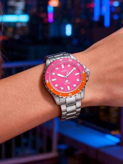 Fossil ساعة نسائية من فوسيل من الفولاذ المقاوم للصدأ بثلاث عقارب مع قرص وردي ومقاومة للماء لغاية 100 متر ES5351