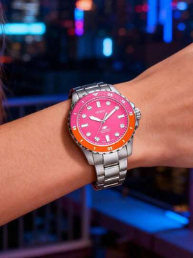 Fossil ساعة نسائية من فوسيل من الفولاذ المقاوم للصدأ بثلاث عقارب مع قرص وردي ومقاومة للماء لغاية 100 متر ES5351