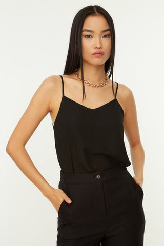 بلوزة منسوجة بأشرطة أساسية سوداء TWOSS19BB0224