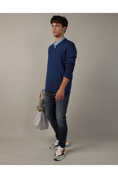 حذاء AE فائق النعومة برقبة على شكل حرف V American Eagle