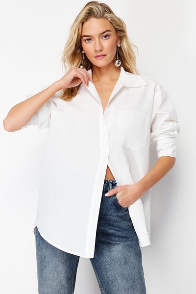 قميص منسوج بجيب أساسي من Ecru بدون ثنيات على الظهر TWOSS24GO00079