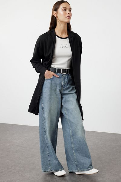 سترة صوفية سوداء بغطاء للرأس وسحاب أساسية محبوكة بمقاس واسع مقاس كبير TCTAW22TW0137