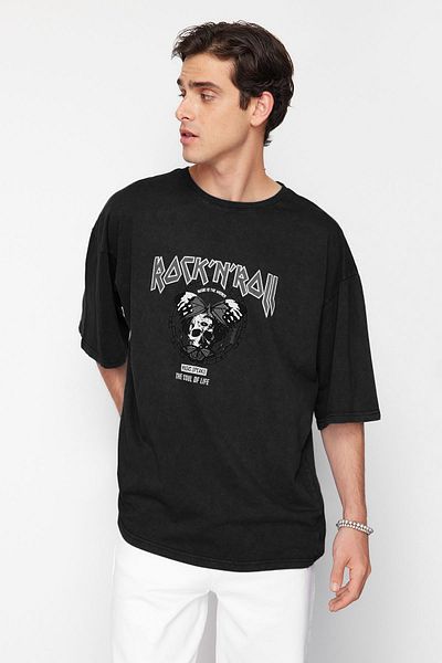 تي شيرت قطني أسود كبير الحجم بطبعة روك - TMNSS23TS00167