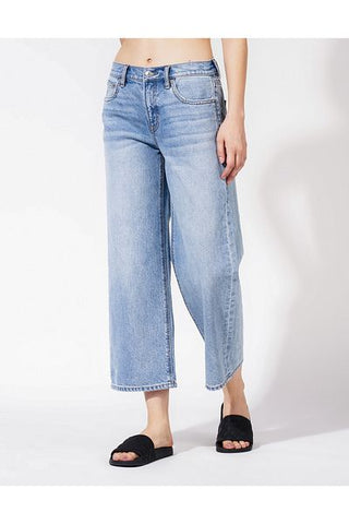 بنطال جينز قصير واسع الساق من AE Ripped '90s - U-3437-4108 American Eagle